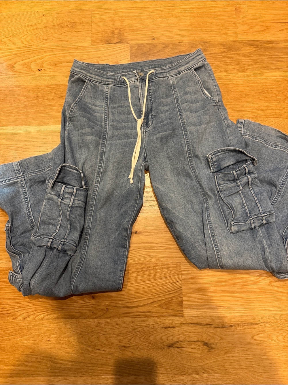Hidden cargo jeans